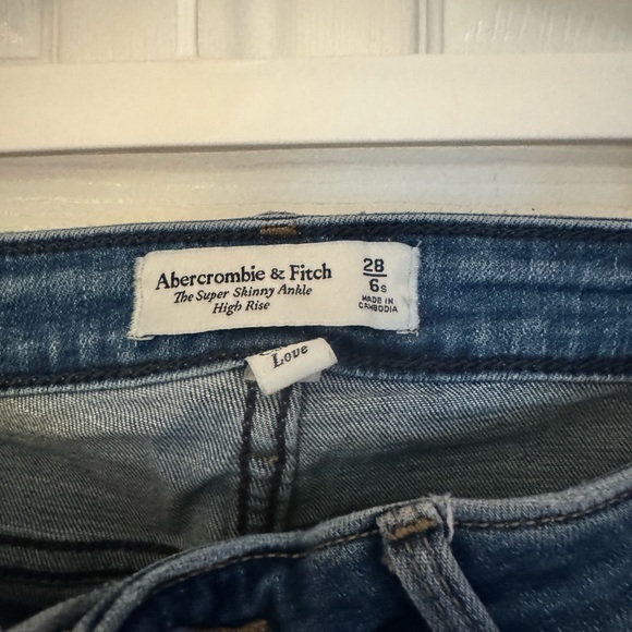 Abercrombie jeans- curve love Super skinny ankle high rise. Size 28/6short - Picture 2 of 3